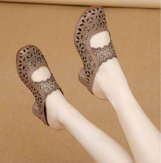 Women's Retro Fashion Hollow Hole Shoes PU Leather Clogs Shoes Round Head Slip On Femme Slippers