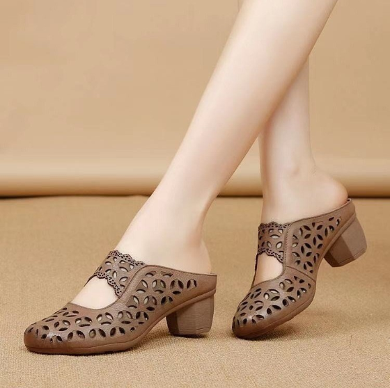 Women's Retro Fashion Hollow Hole Shoes PU Leather Clogs Shoes Round Head Slip On Femme Slippers